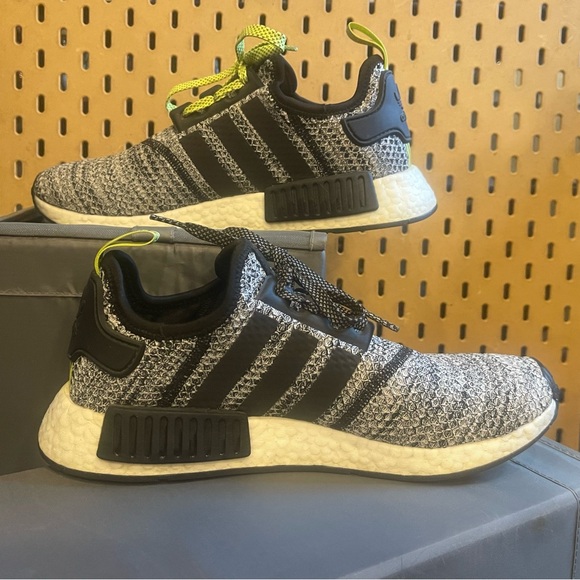 Men’s size 9, Adidas, NMD R1 - Picture 4 of 6